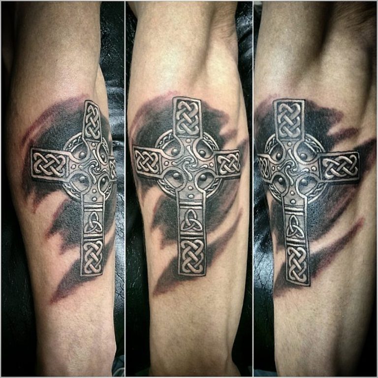 Кельтский крест тату на руке мужские