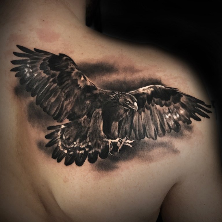 Орел с крыльями