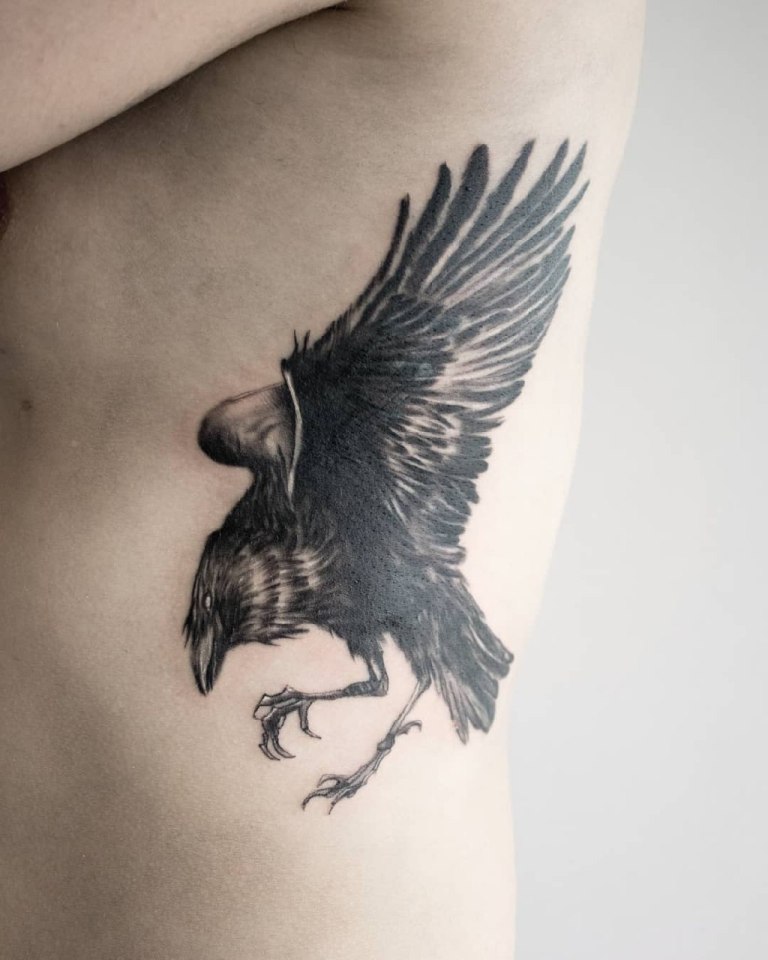 Необычные тату ворона