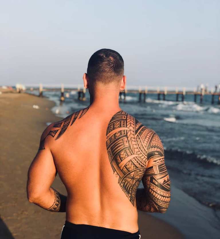 татуировки на спине мужские