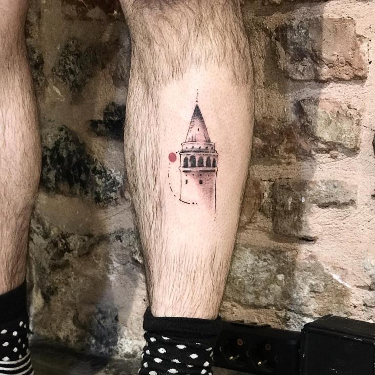 мужская татуировка на ноге