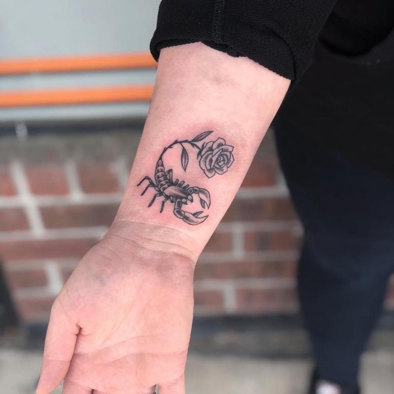 татуировка скорпион