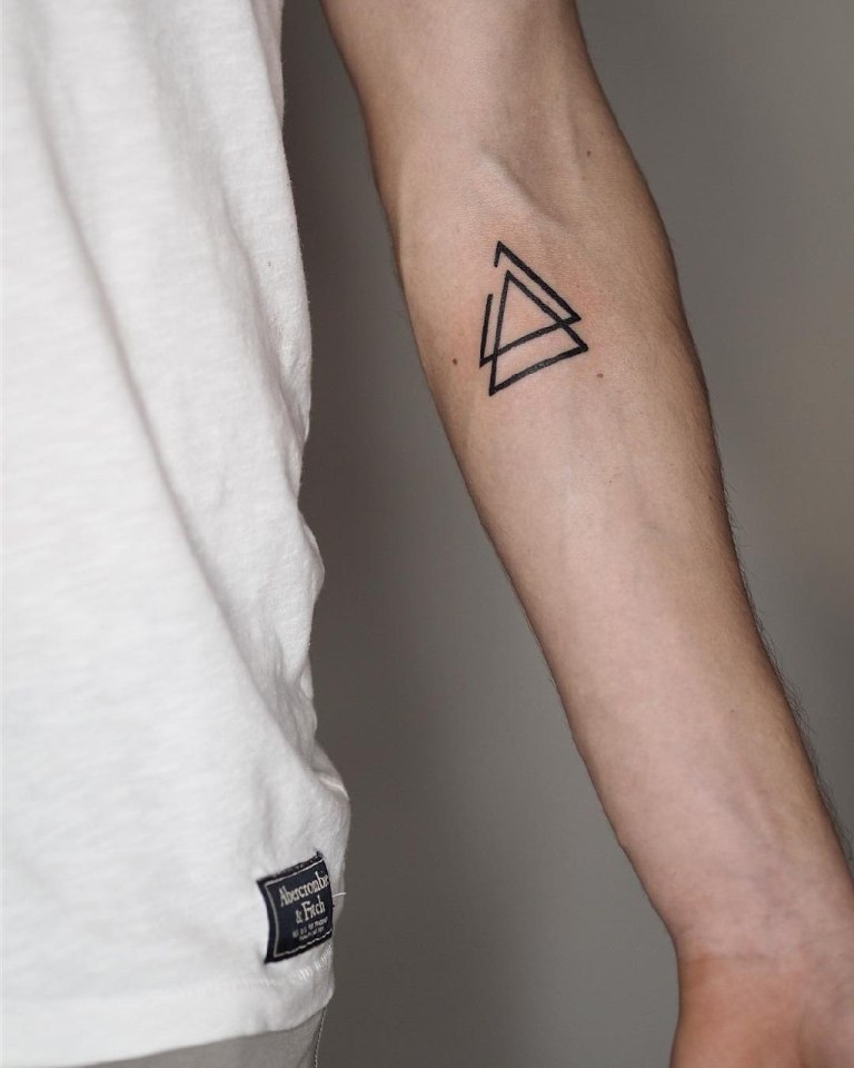 значение татуировки треугольник