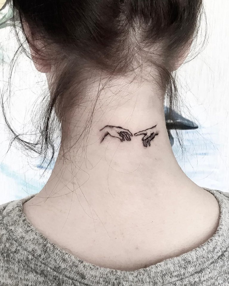 татуировки на шею для девушек
