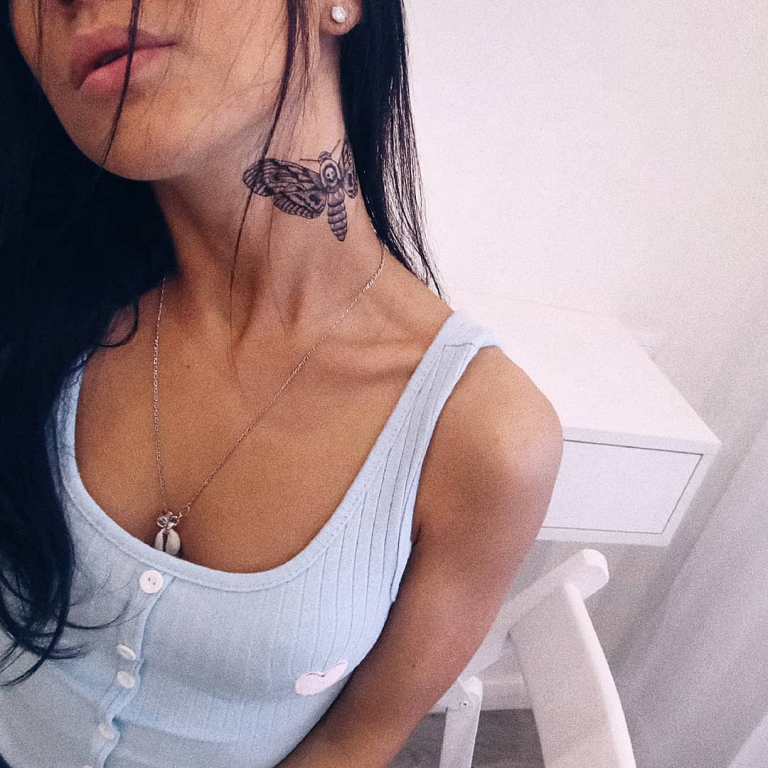 татуировка на шею для девушки