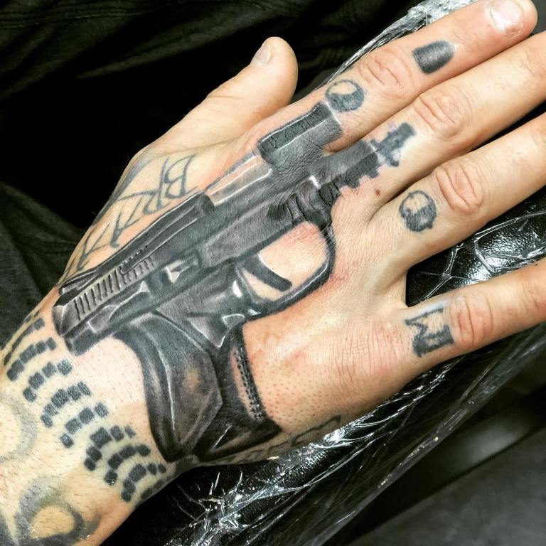 татуировка пистолет