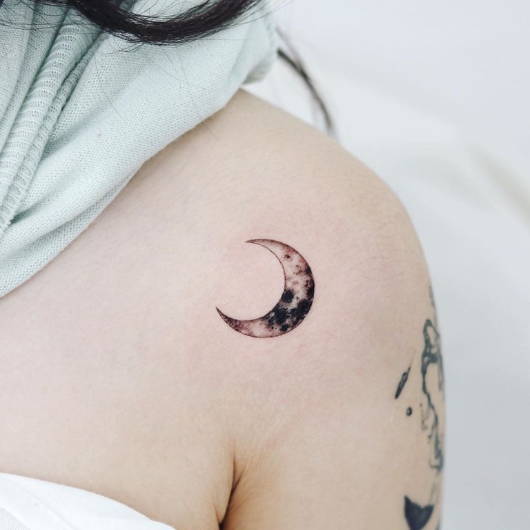 татуировка луна