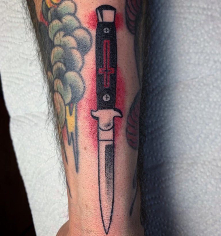 значение татуировки ножа