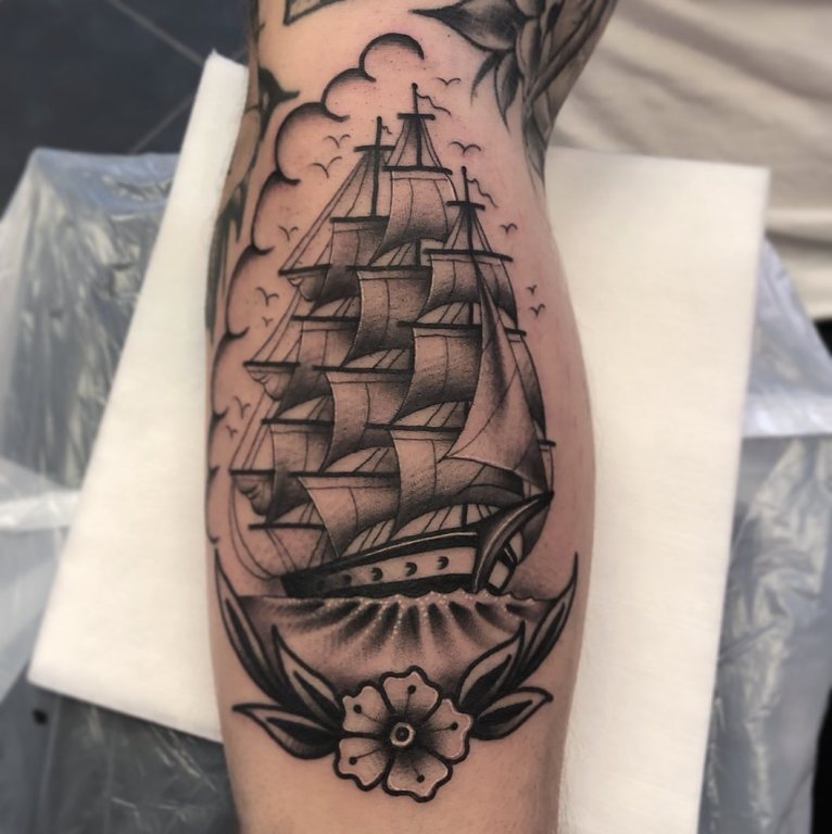 татуировка корабль с парусами