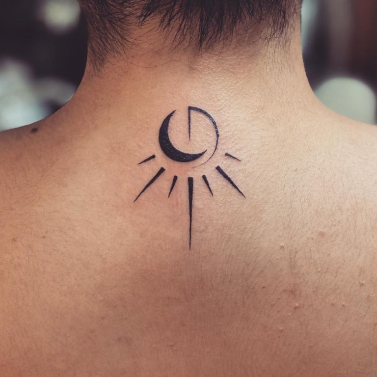 Символ солнца тату