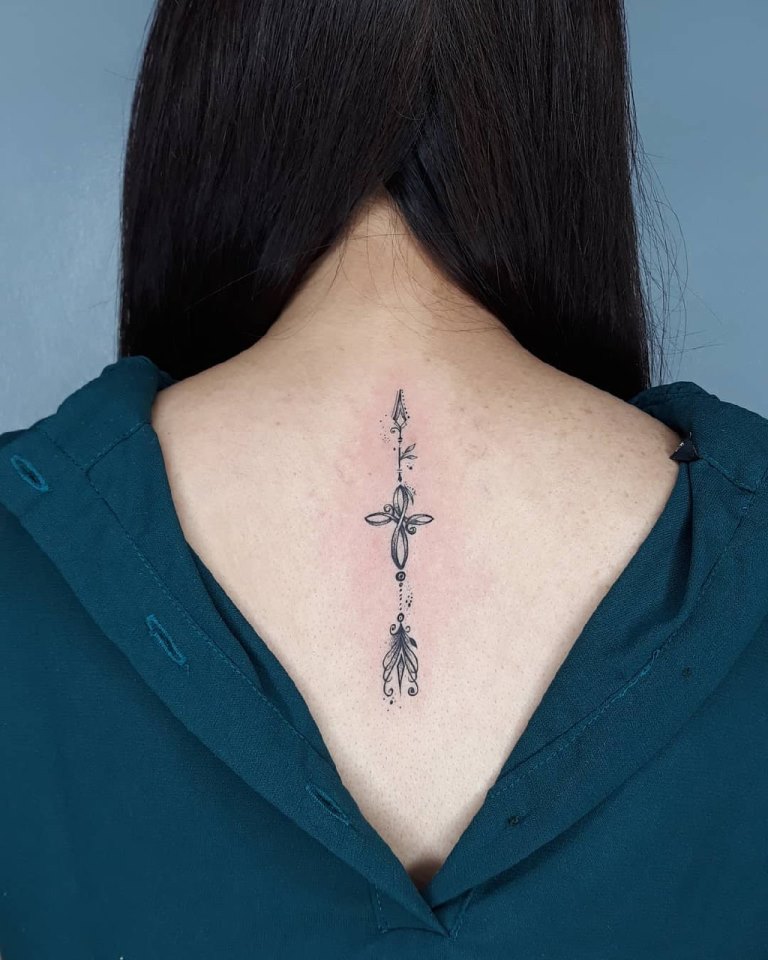 Татуировки для девушек стрелка